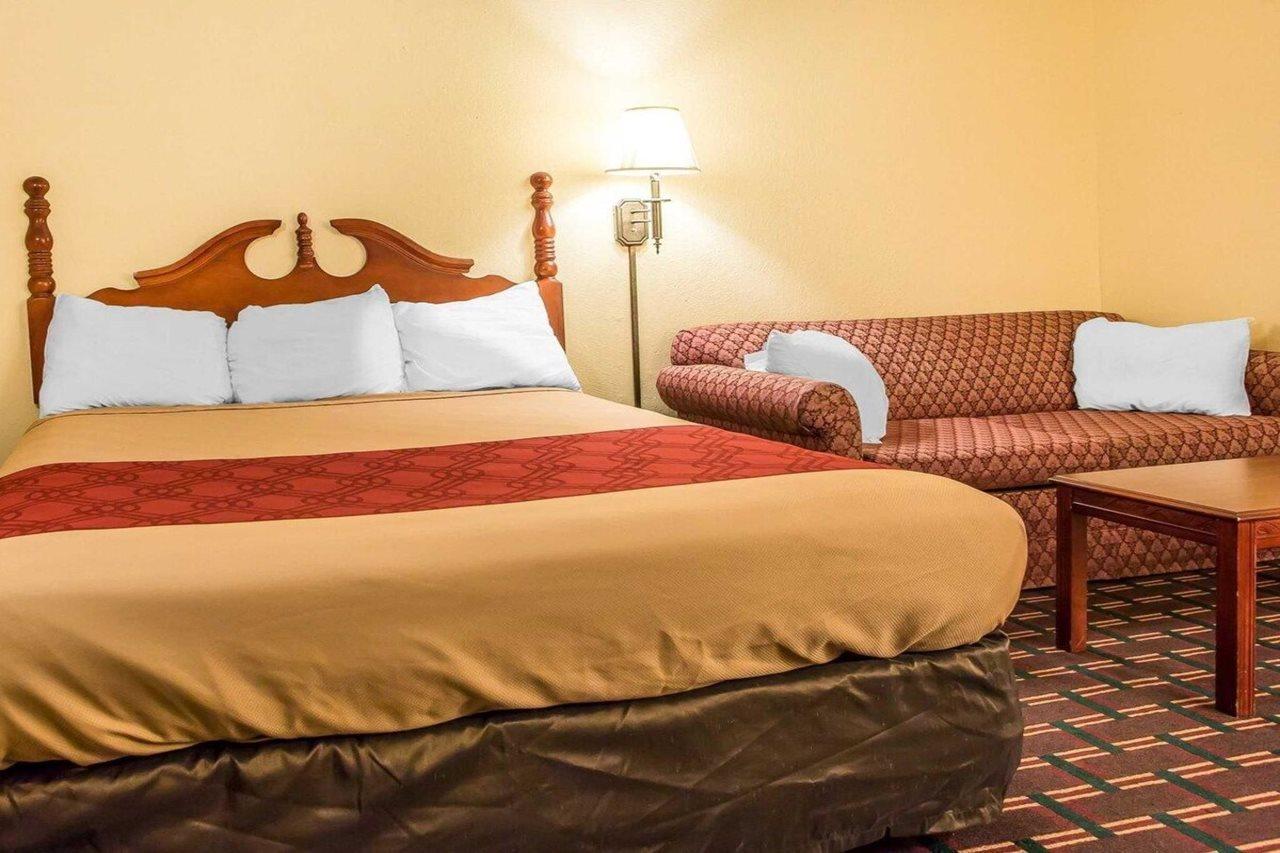 Rodeway Inn Montpelier Экстерьер фото