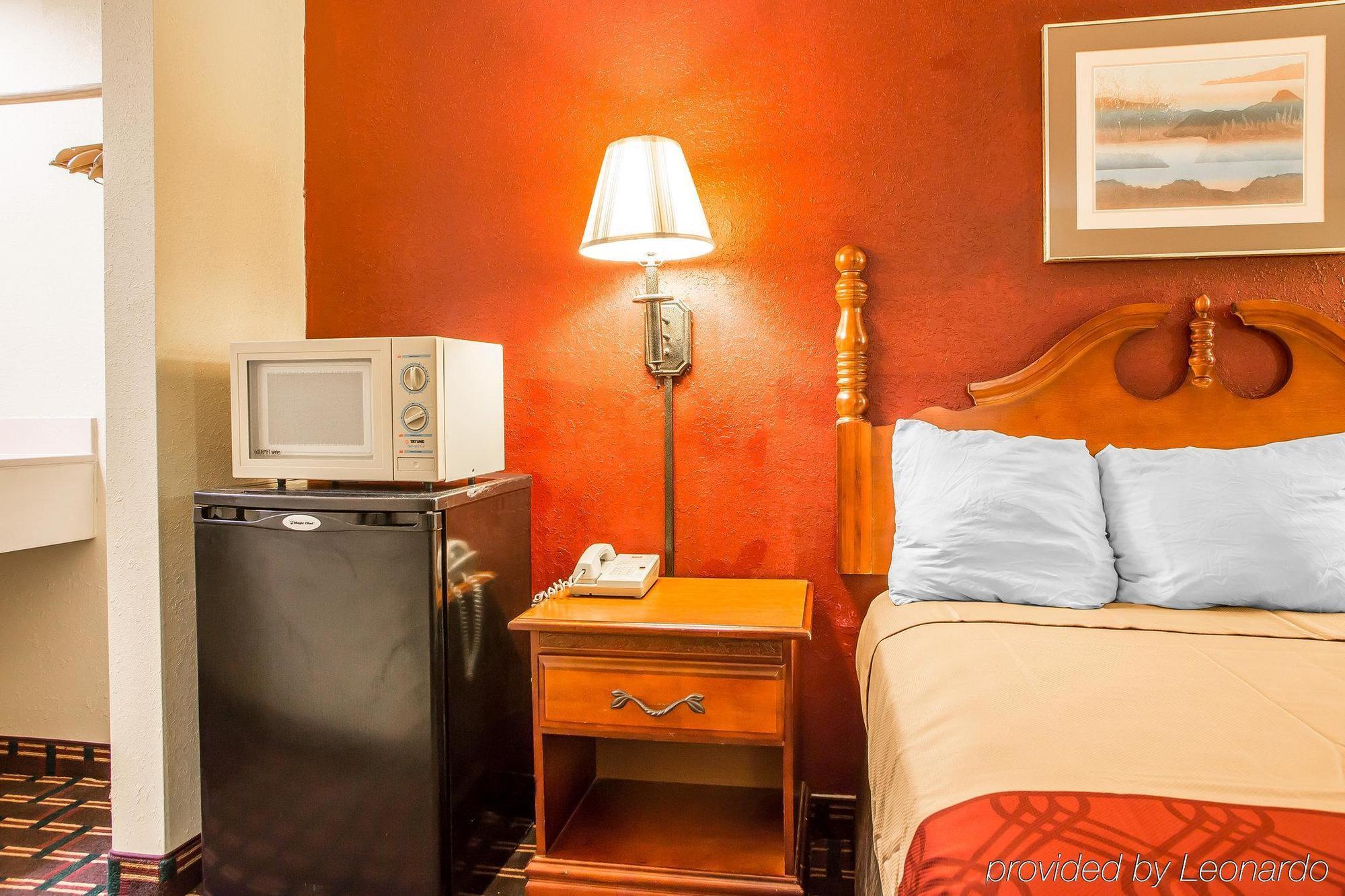 Rodeway Inn Montpelier Экстерьер фото