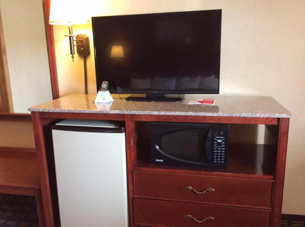 Rodeway Inn Montpelier Экстерьер фото