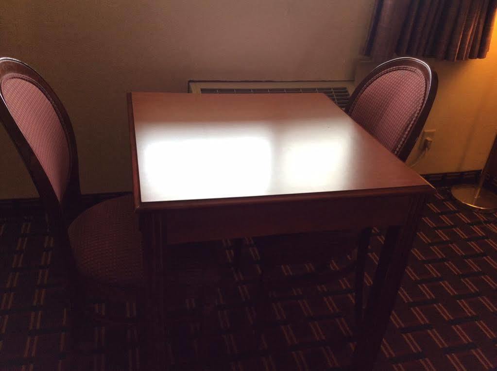 Rodeway Inn Montpelier Экстерьер фото