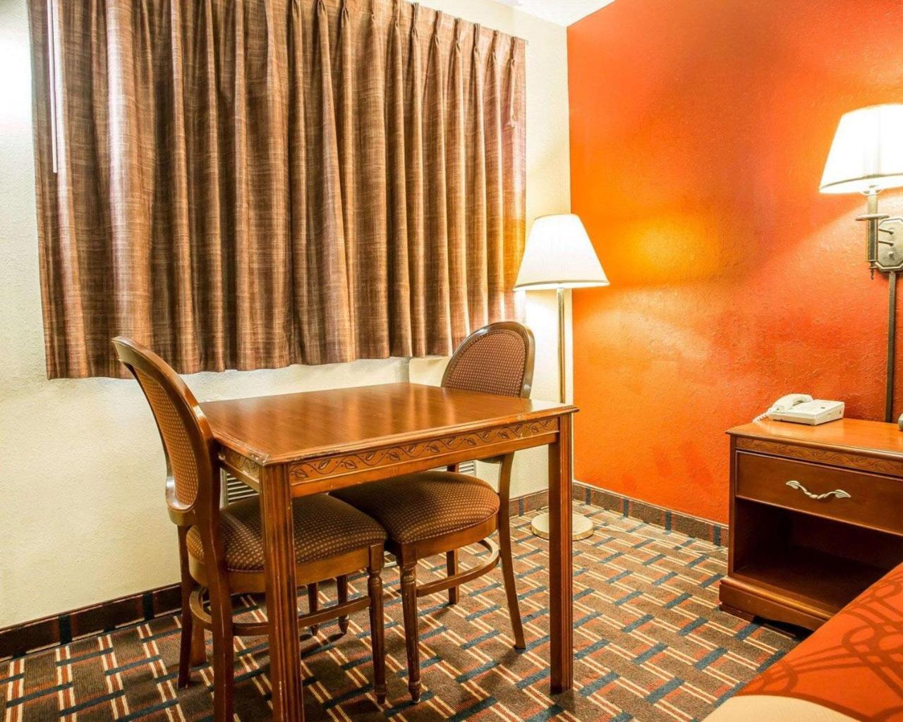 Rodeway Inn Montpelier Экстерьер фото
