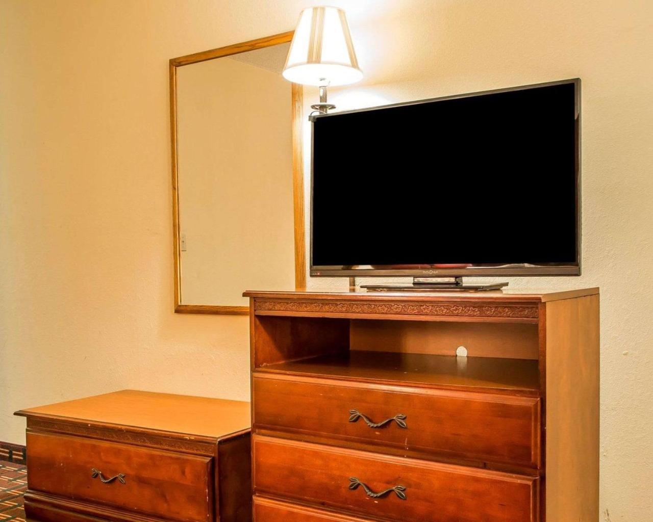 Rodeway Inn Montpelier Экстерьер фото