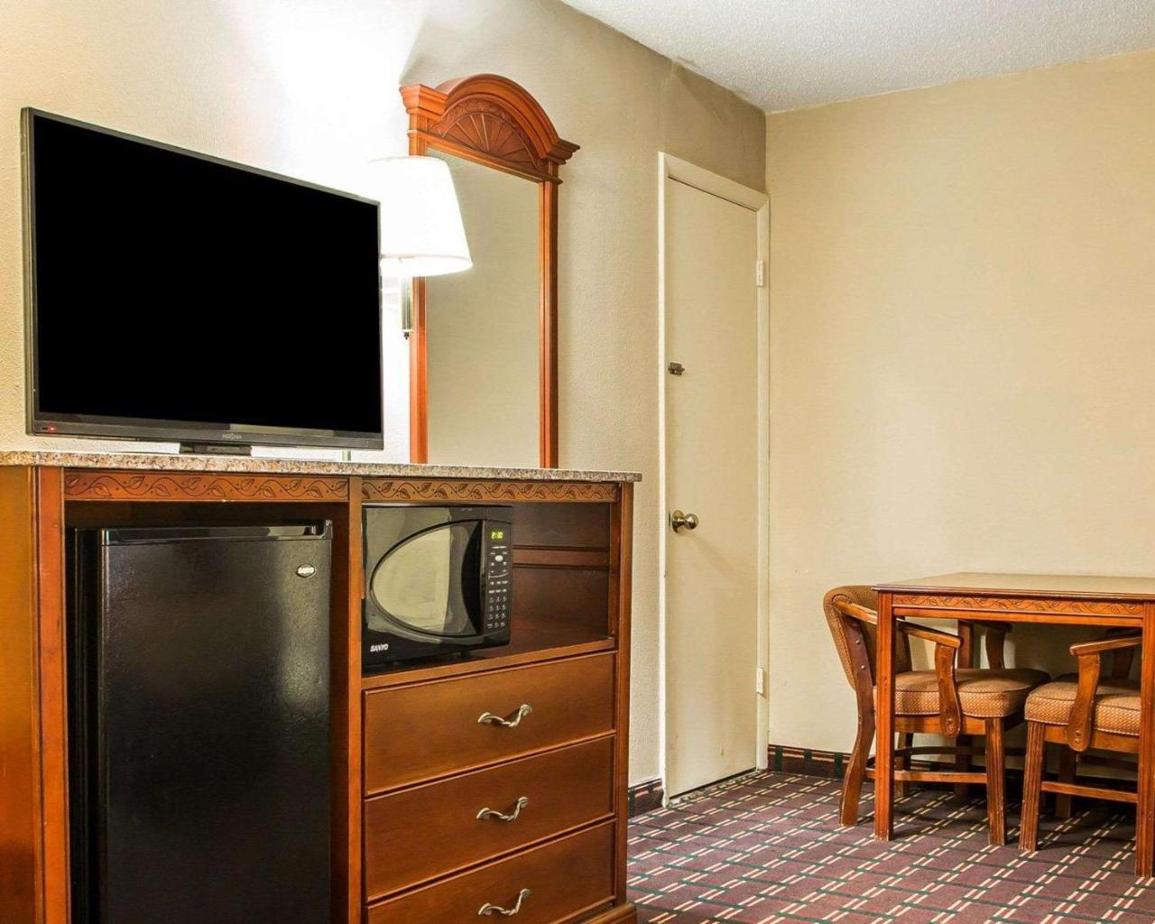 Rodeway Inn Montpelier Экстерьер фото