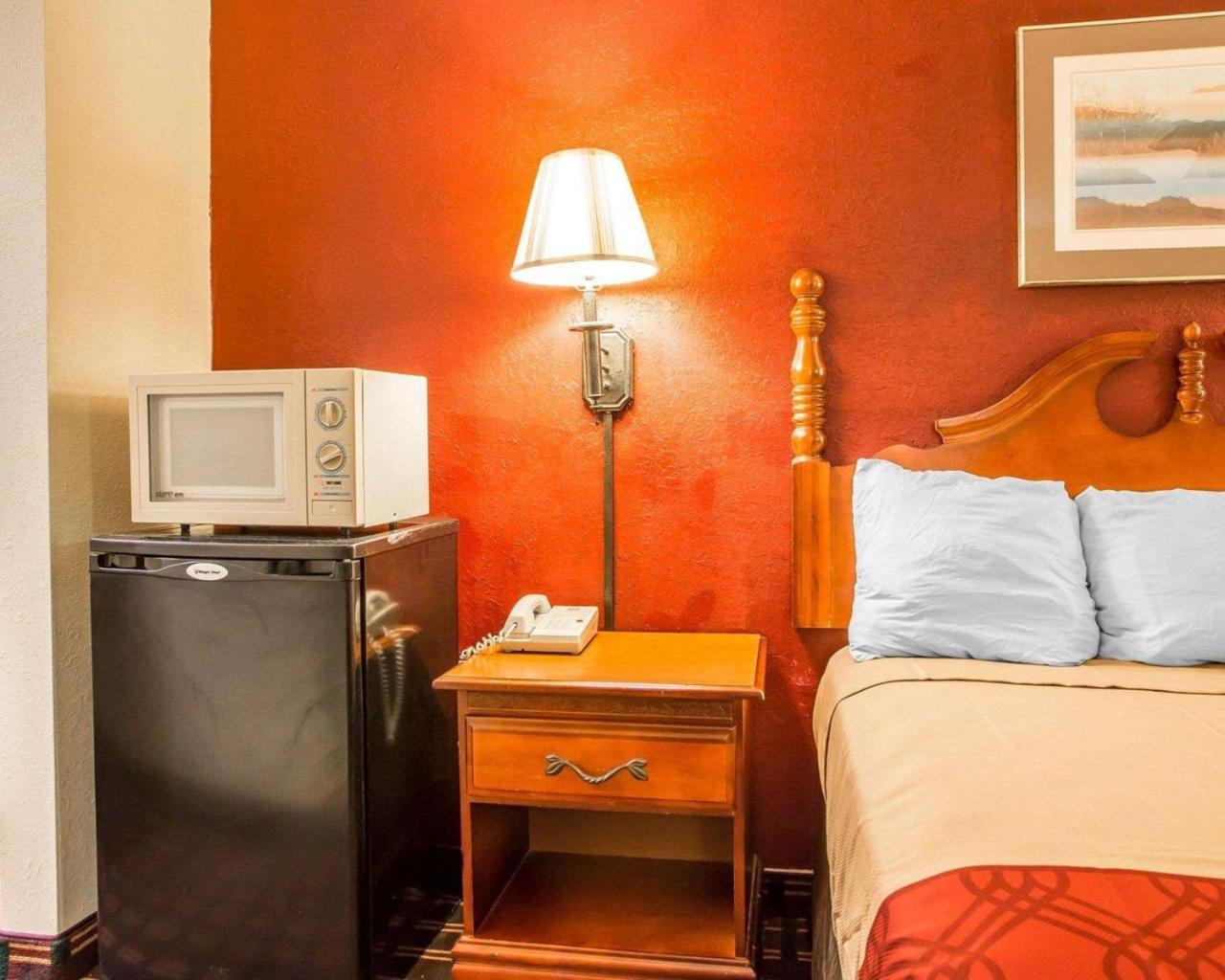 Rodeway Inn Montpelier Экстерьер фото